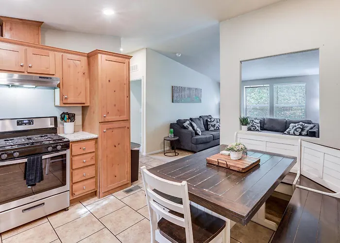 Holiday home Getaway 10 Mi To Dt: Mini Golf, Fire Pit *