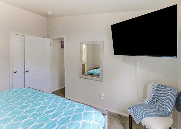 Getaway 10 Mi To Dt: Mini Golf, Fire Pit Holiday home *