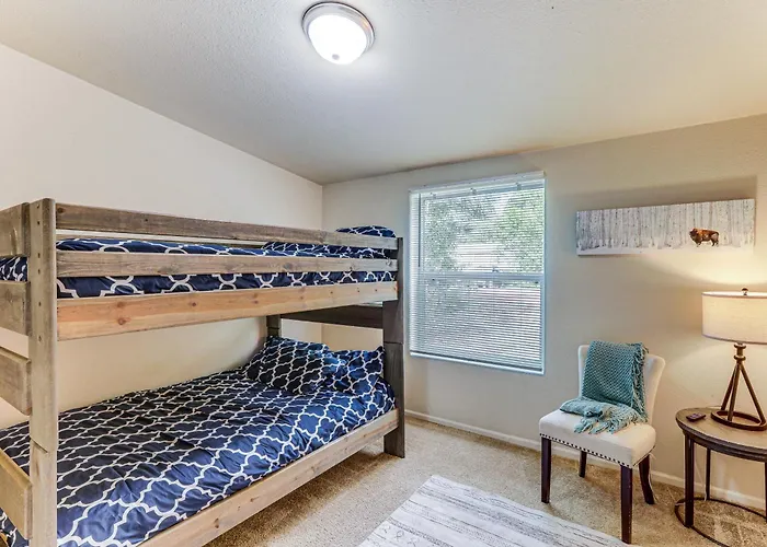Getaway 10 Mi To Dt: Mini Golf, Fire Pit Holiday home *