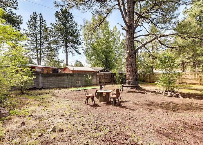 Getaway 10 Mi To Dt: Mini Golf, Fire Pit Holiday home *