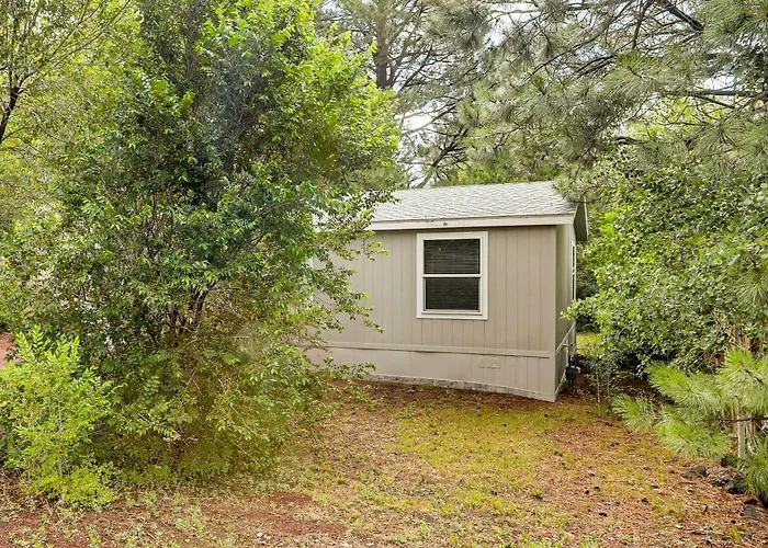 Getaway 10 Mi To Dt: Mini Golf, Fire Pit Holiday home